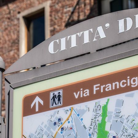 Angolo Al Ponte Micro Appartamento In Pieno Centro Pavia Exterior photo
